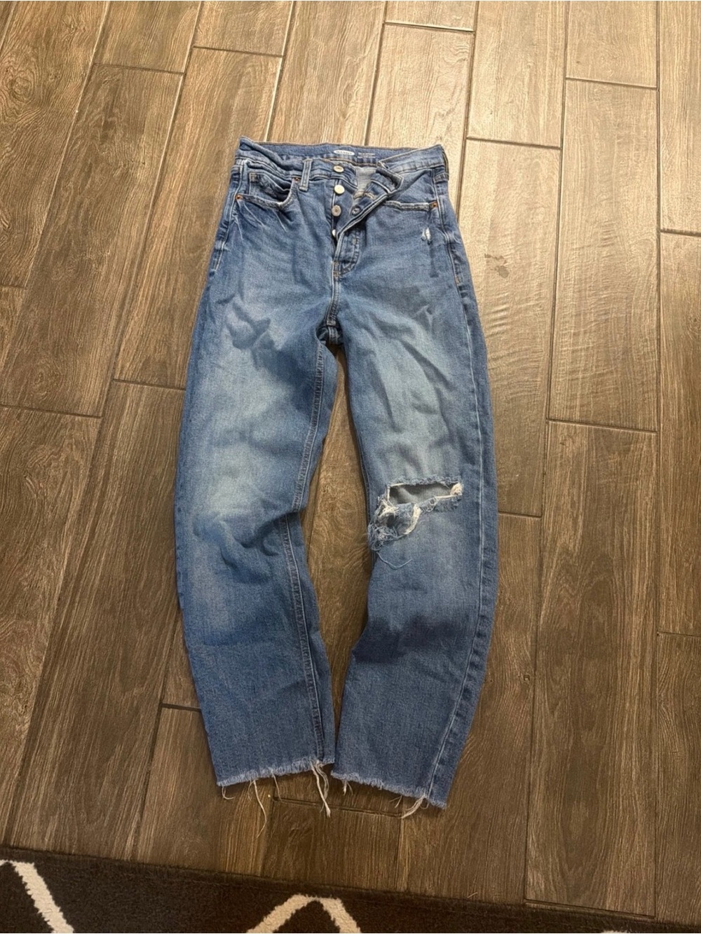 Old Navy Light Blue Straight-Leg Distressed Jeans